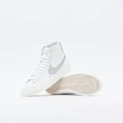 Nike - Blazer Mid 77 Essential (White/Metallic Silver) -Boutique de chaussures de sport de plein air Nike Blazer Mid 77 Essential White Metallic Silver 3