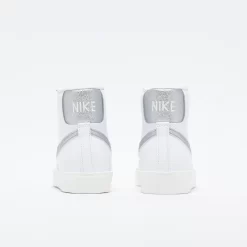 Nike - Blazer Mid 77 Essential (White/Metallic Silver) -Boutique de chaussures de sport de plein air Nike Blazer Mid 77 Essential White Metallic Silver 4