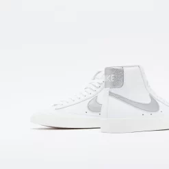Nike - Blazer Mid 77 Essential (White/Metallic Silver) -Boutique de chaussures de sport de plein air Nike Blazer Mid 77 Essential White Metallic Silver 5