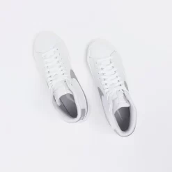 Nike - Blazer Mid 77 Essential (White/Metallic Silver) -Boutique de chaussures de sport de plein air Nike Blazer Mid 77 Essential White Metallic Silver 7