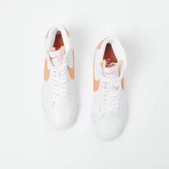 Nike SB - Zoom Blazer Mid ISO (White/Light Cognac) -Boutique de chaussures de sport de plein air Nike SB Zoom Blazer Mid ISO White Light Cognac 6