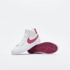 Nike SB - Zoom Blazer Mid ISO (White/Sweet Beet) -Boutique de chaussures de sport de plein air Nike SB Zoom Blazer Mid ISO White Sweet Beet 3