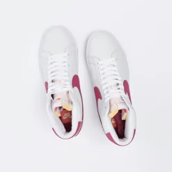 Nike SB - Zoom Blazer Mid ISO (White/Sweet Beet) -Boutique de chaussures de sport de plein air Nike SB Zoom Blazer Mid ISO White Sweet Beet 7