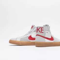 Nike SB - Zoom Blazer Mid (Summit White/University Red) -Boutique de chaussures de sport de plein air Nike SB Zoom Blazer Mid Summit White University Red 5 b365b6c9 bbb4 42a7 80a5 f0706a9012d0